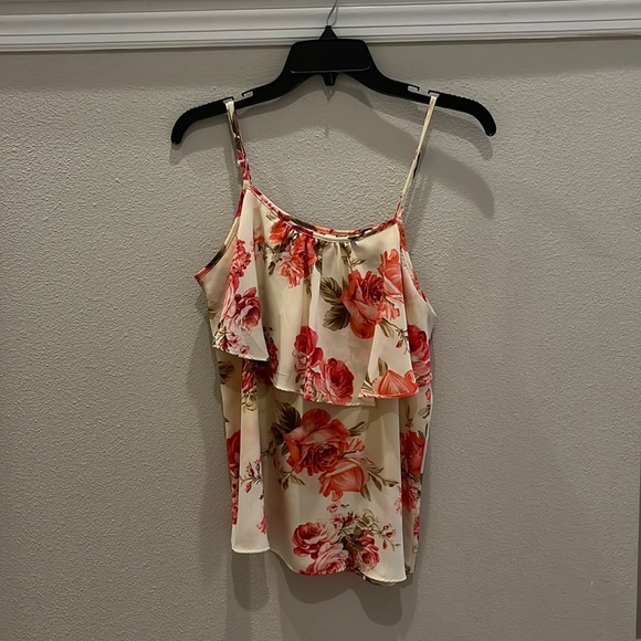 A flower nice tank top. Can be dressed up or down. - Picture 1 of 3